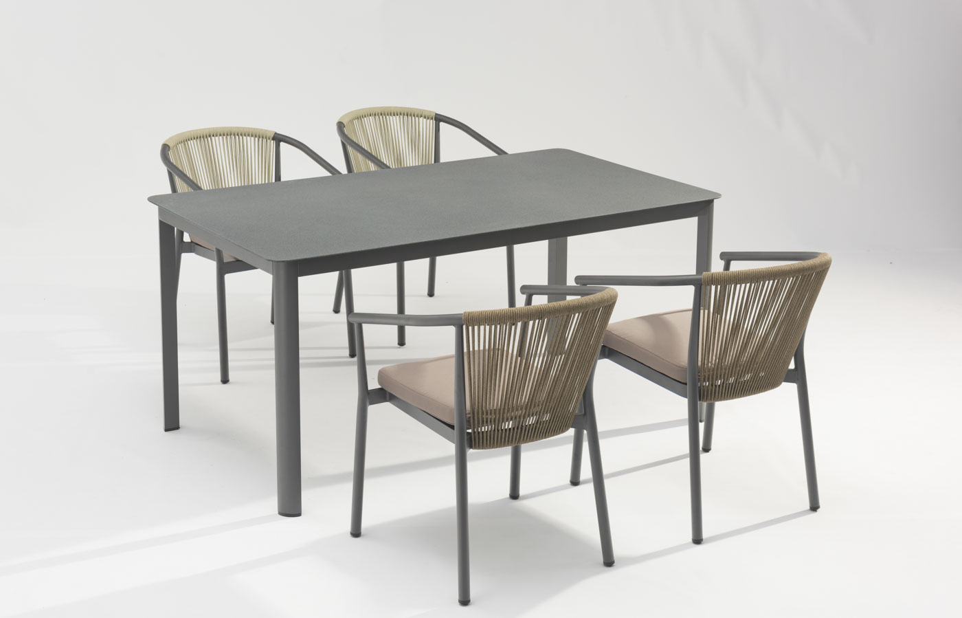 Novo design moderno de arte em corda para venda quente Almofada de encosto elástica macia e terraço de praia e jardim cadeira ao ar livre em corda