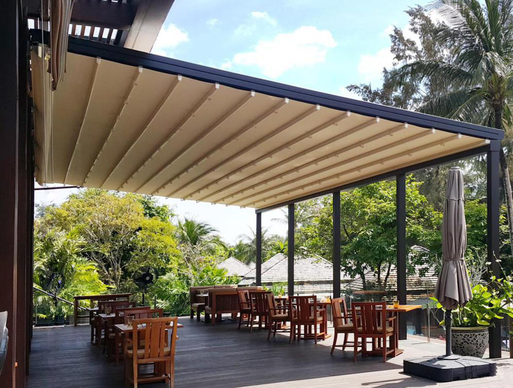 Jardim externo com varanda térrea varanda independente toldo automático retrátil motorizado de alumínio personalizado