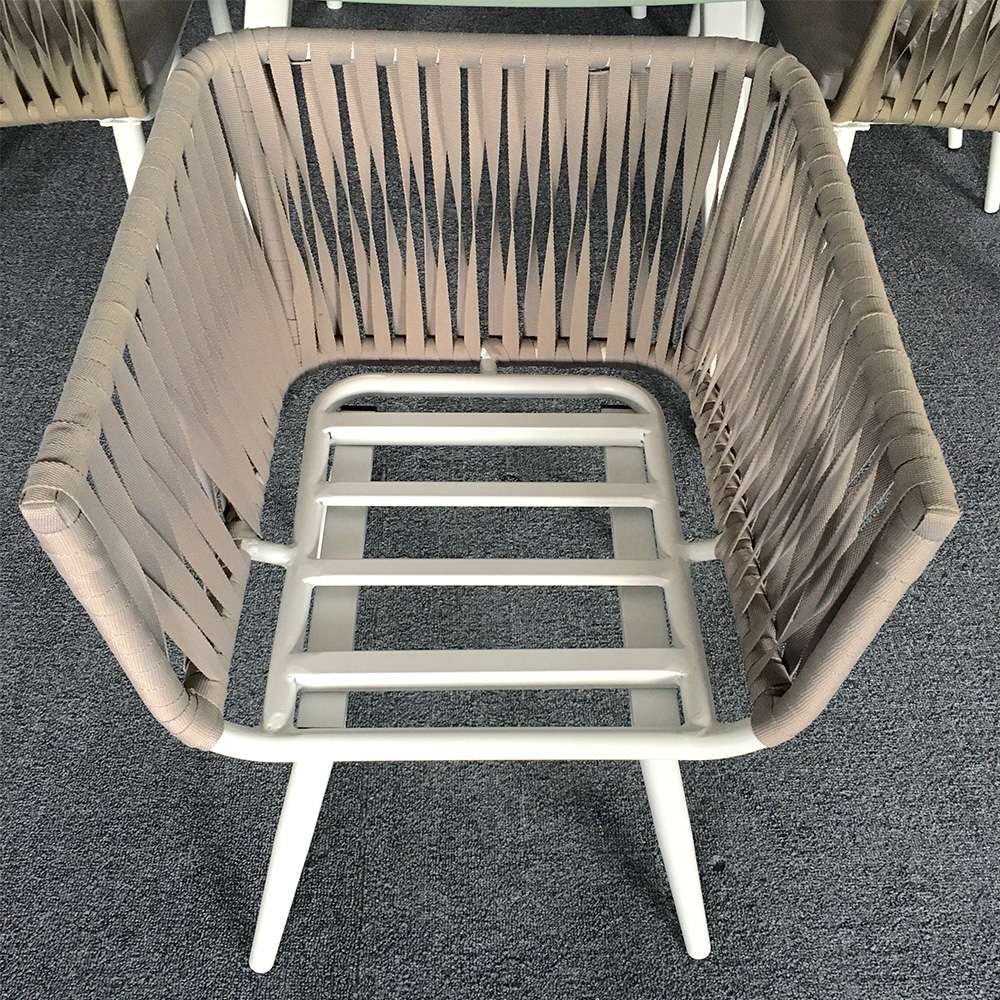 Pátio ao ar livre jardim fora mesa e cadeiras conjunto