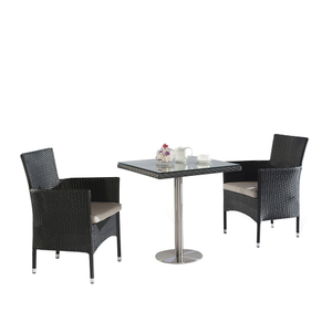 Conjunto De Mobiliário De Mesa E Cadeiras Pequena Varanda Ao Ar Livre