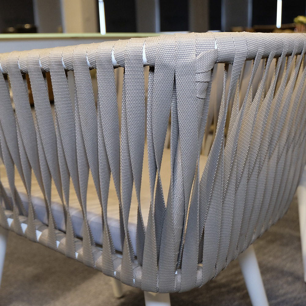 Pátio ao ar livre jardim fora mesa e cadeiras conjunto