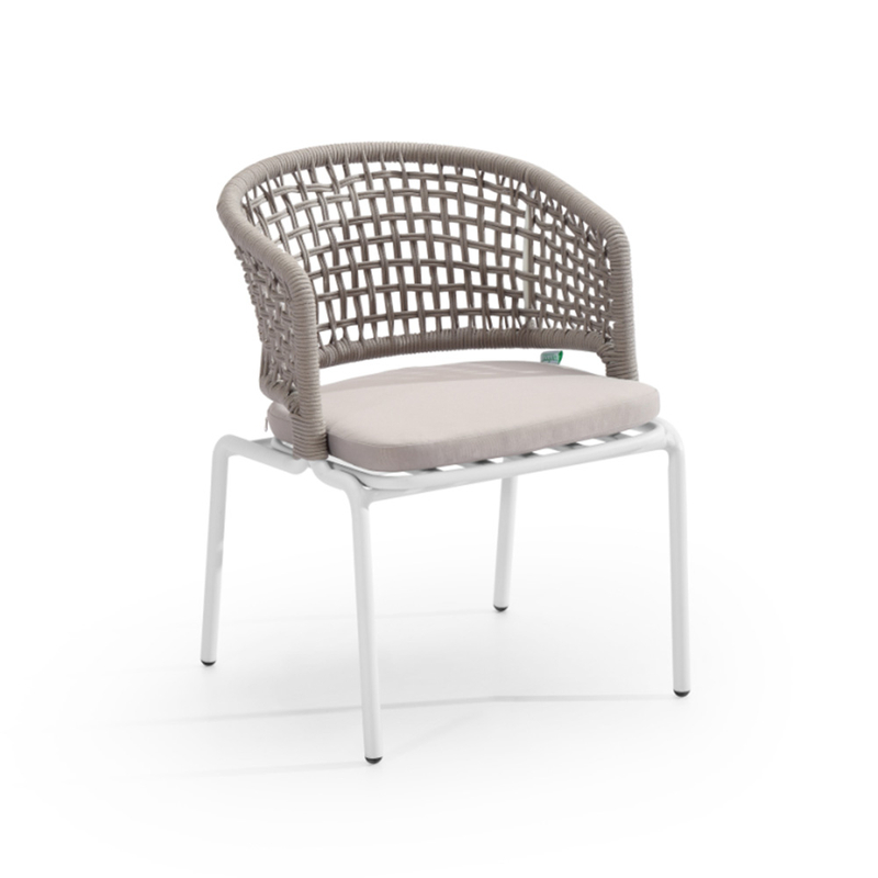 Corda Bouncy tecida vintage do pátio exterior dos restaurantes do europeu que janta a cadeira