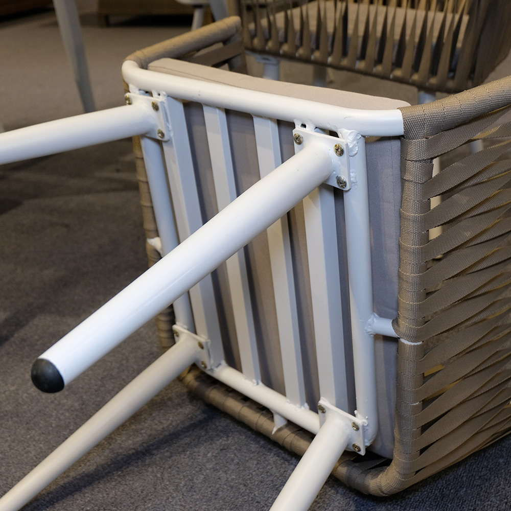 Pátio ao ar livre jardim fora mesa e cadeiras conjunto