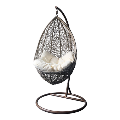 Balanço de cadeira de ovo pendurado em rattan ao ar livre